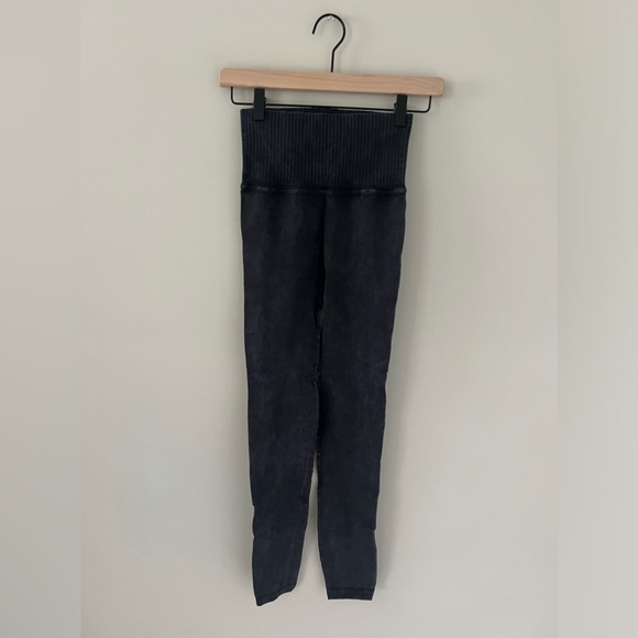 NWOT FP Movement High-Rise 7/8 Length Good Karma Leggings in Faded Black - Picture 4 of 6